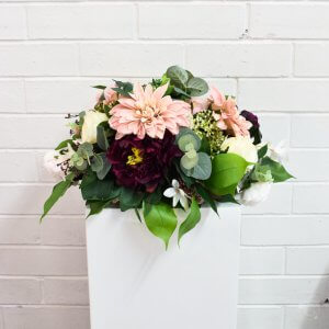 burgundy and light pink centrepiece set