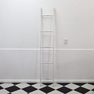 white-ladder-rustic-decor